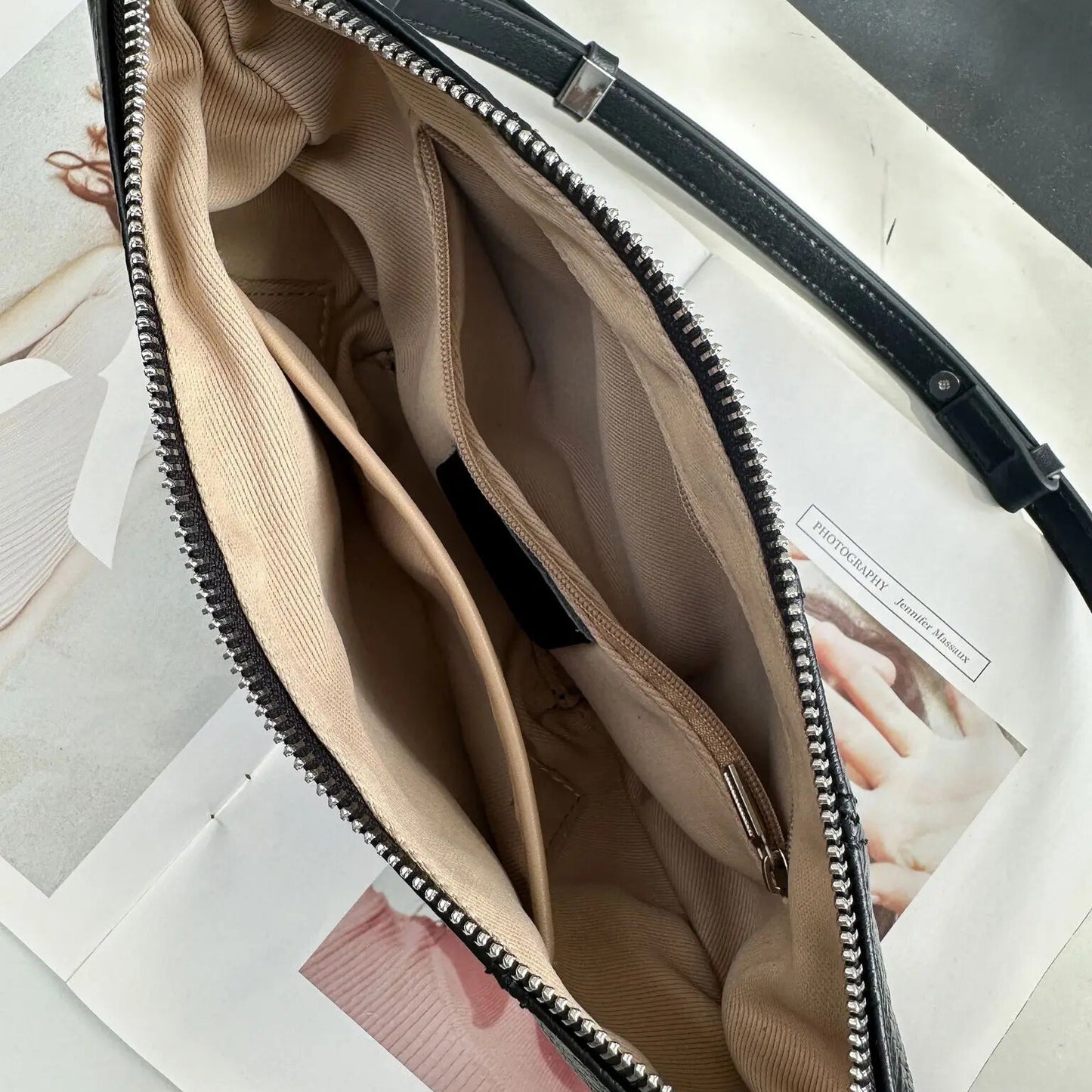 classic vintage style crossbody bag handbag organised interior