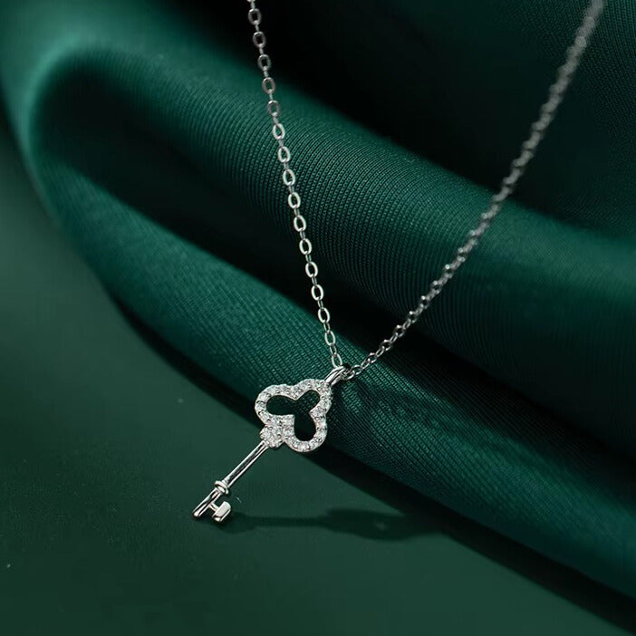 shiny cubic zirconia sterling silver necklace elegantia