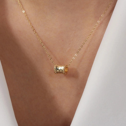 Classic link chain with polished pendant, women’s fine jewellery