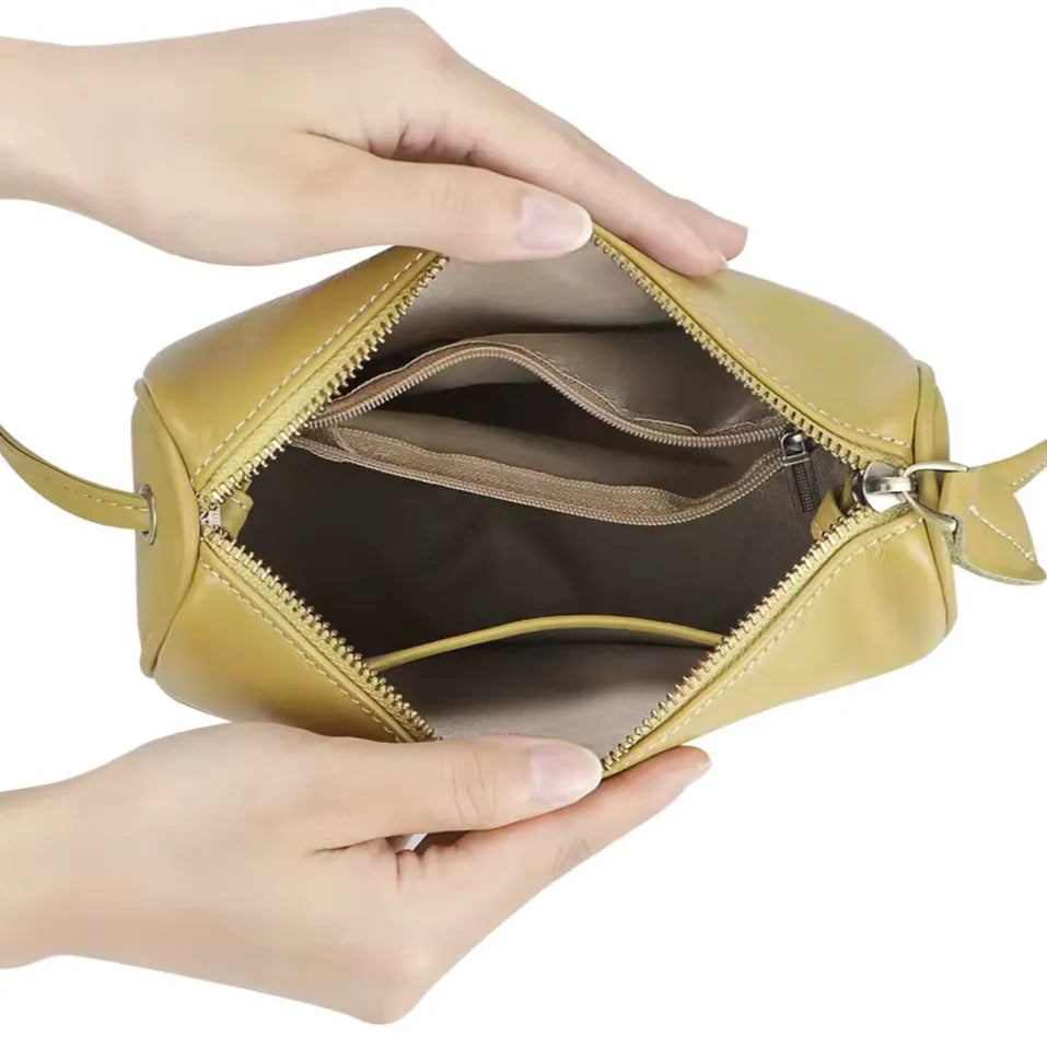 zip pocket organised  crossbody detail for ladies