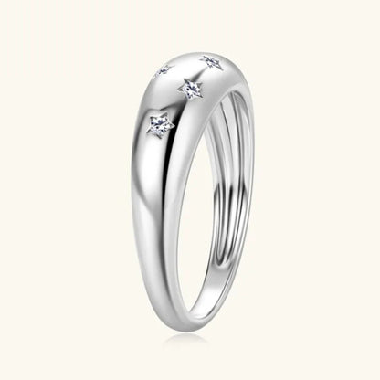 Side profile of chunky moissanite ring prong setting