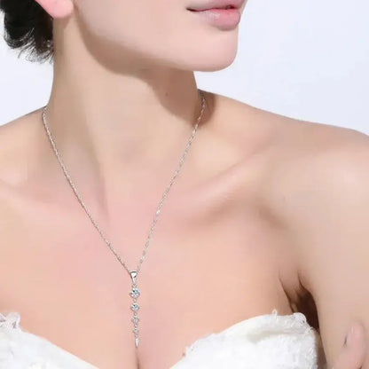 Hypoallergenic sterling silver necklace for modern and mature women