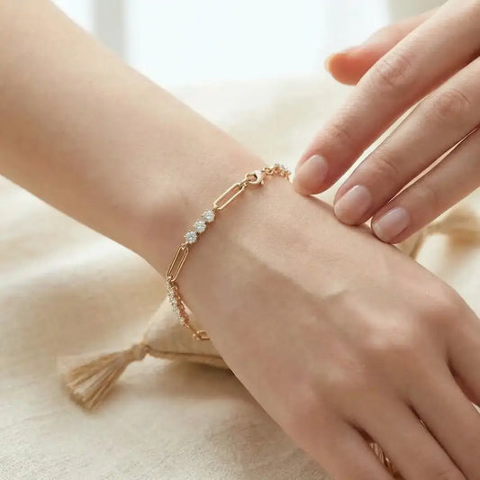  Gold paperclip bracelet with moissanite, in  S925 Gold and polished finish on model wrist.