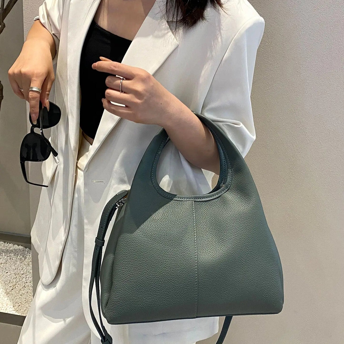 Evelyne Classic — grey tote handles and adjustable crossbody strap