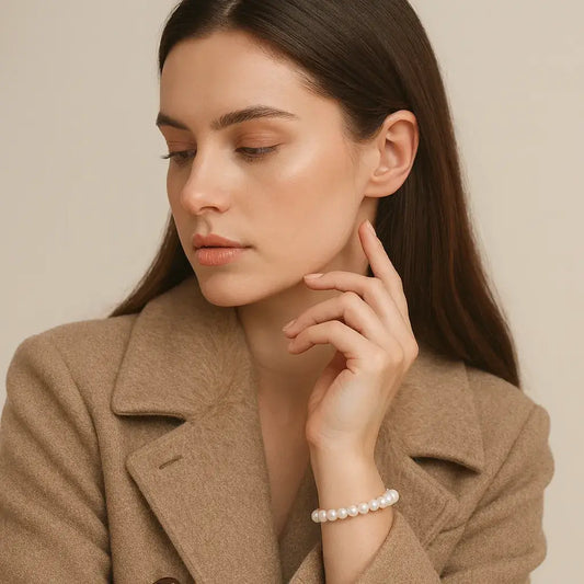 Classic pearl bracelet with natural freshwater pearls and gold clasp model earing