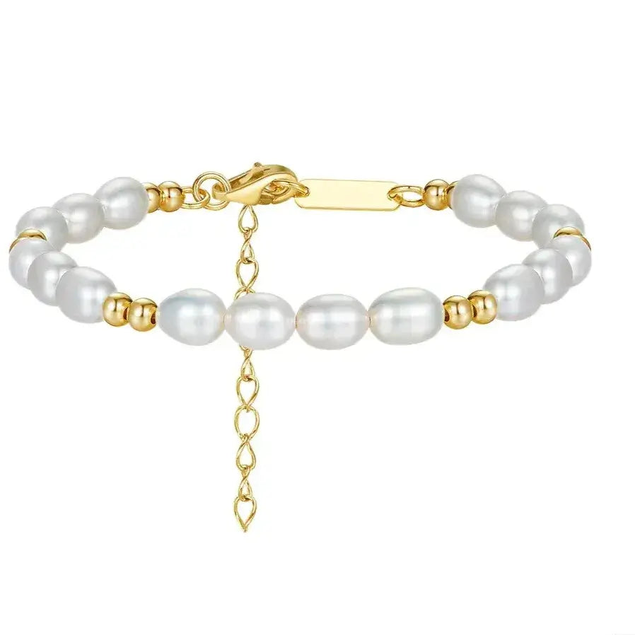gold bead accent on freshwater pearl bracelet