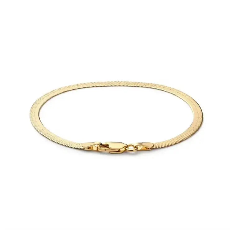 italian inspired herringbone bracelet gold close-up