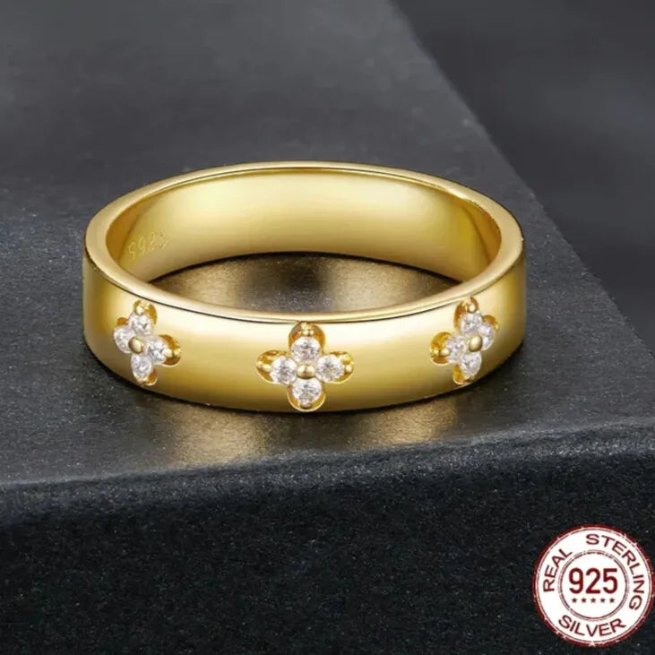 18k gold plated lucky clover ring front view