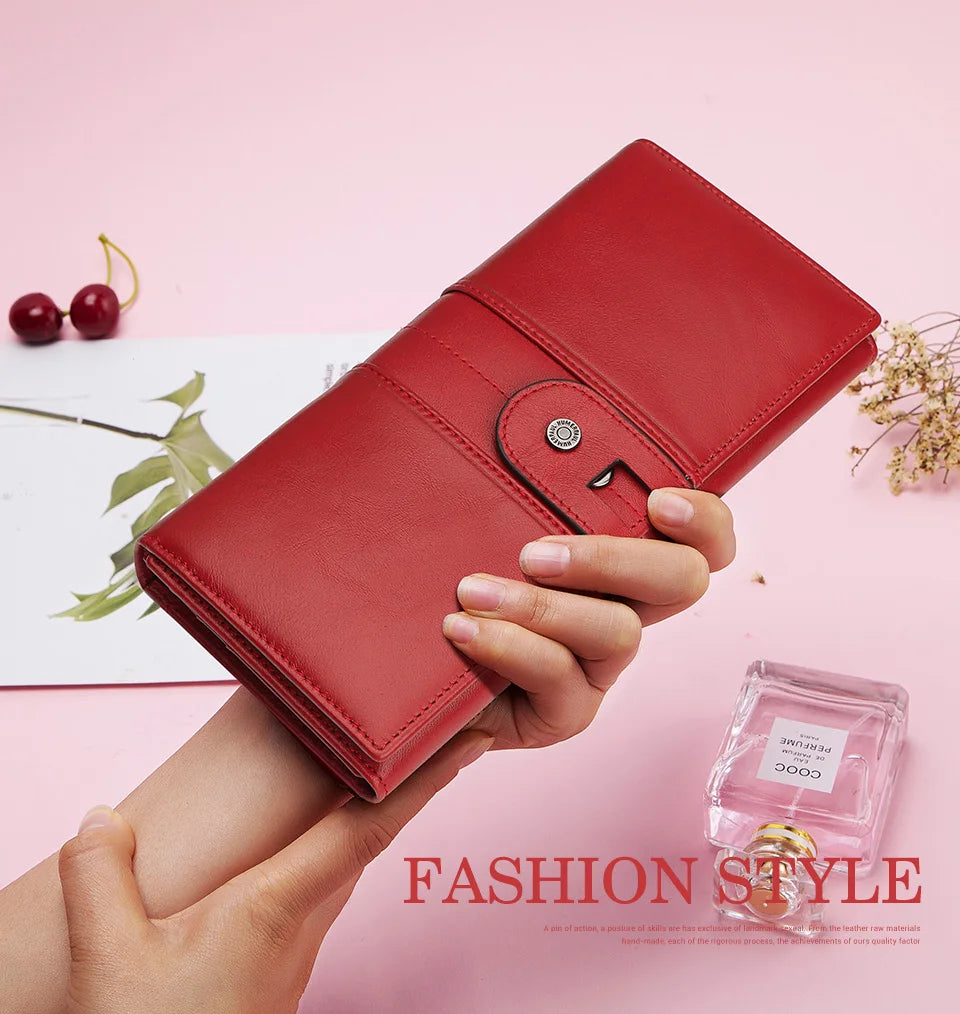 Travel-friendly leather purse for women Elegantia