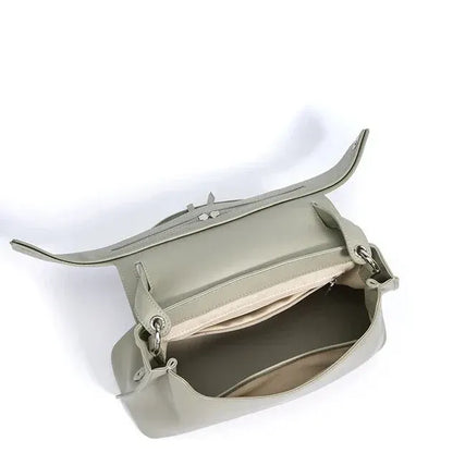 organised interior zip and phone pocket elegantia