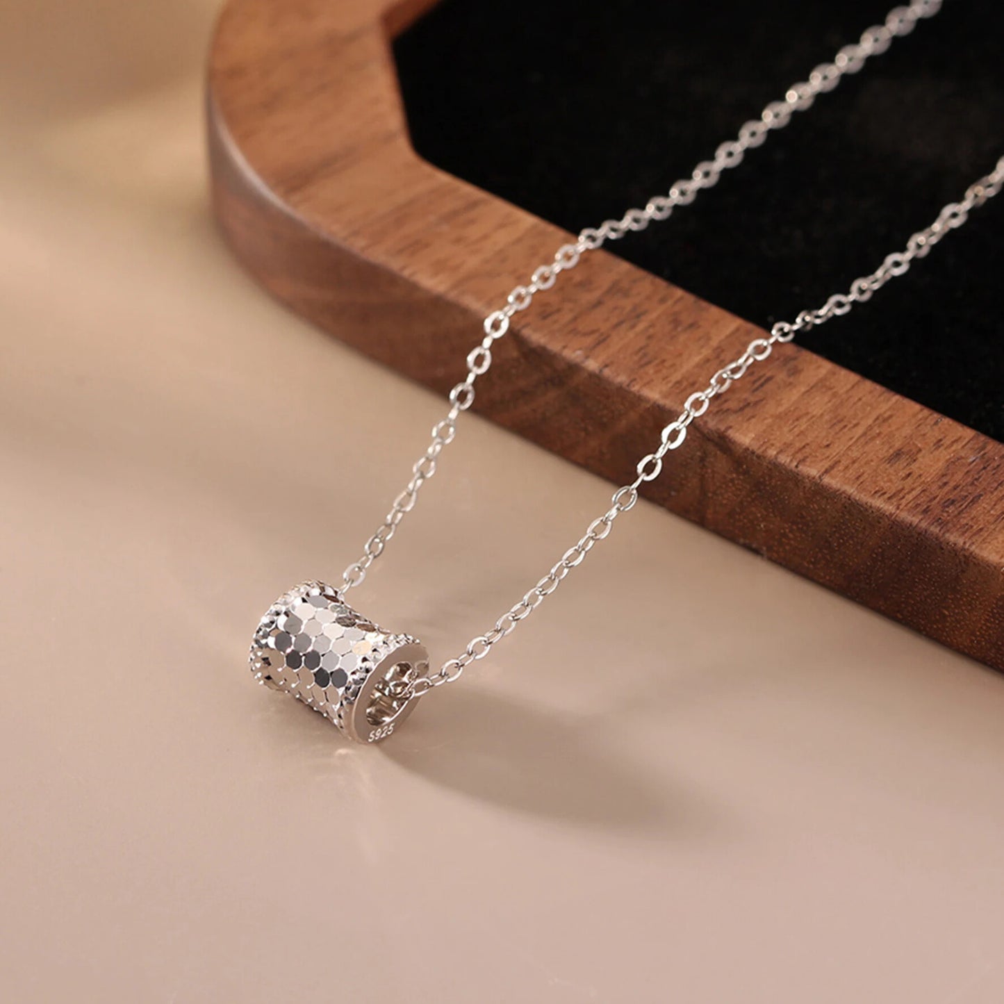 Polished elegance round pendant necklace in genuine 925 sterling silver