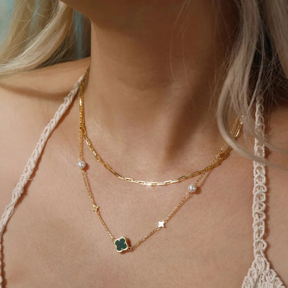 Elegant women’s necklace with malachite clover charm and polished silver finish