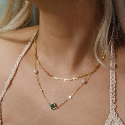 Elegant women’s necklace with malachite clover charm and polished silver finish