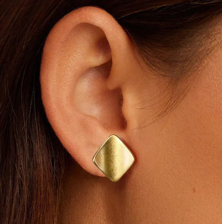 elegantia-minimalist-gold-jewellery-earrings