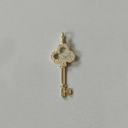 fashion sterling silver necklace with zirconia clover key pendant