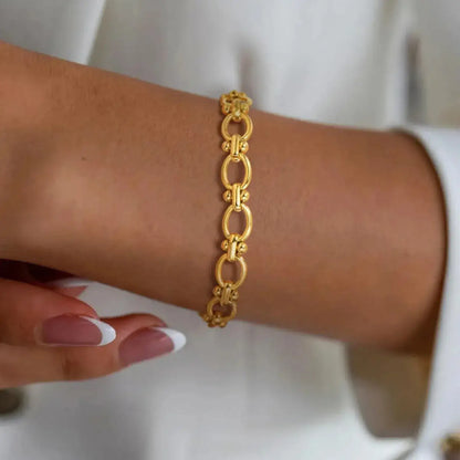 modern-gold-bracelet-trendy-design
