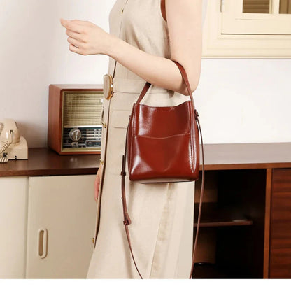 adjustable strap leather shoulder bag