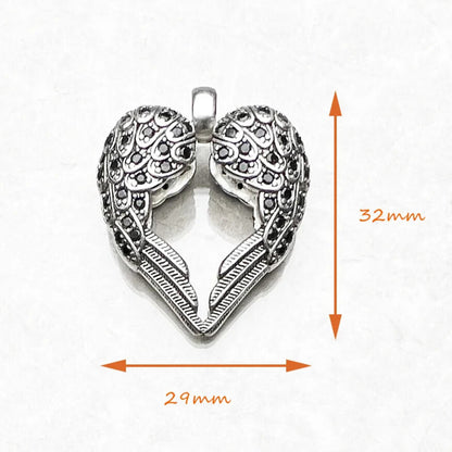 Size reference of winged heart pendant 32×29 mm