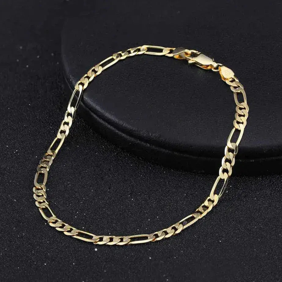 quiet-luxury-gold-chain-bracelet