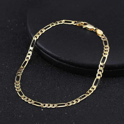 quiet-luxury-gold-chain-bracelet